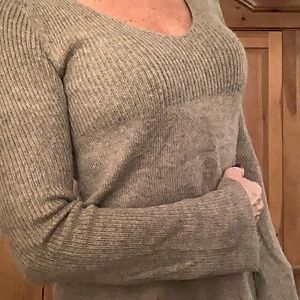 Old Navy light weight fitted brown sweater. Ballooned sleeves.